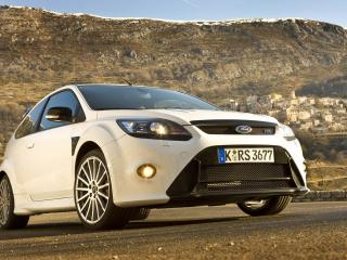 обои для рабочего стола: Ford Focus RS вид авто на фоне гор