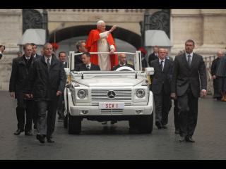 обои Mercedes-Benz G500 Папы Римского фото
