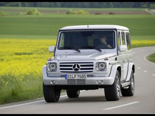 обои Mercedes-Benz G500 белого цвета фото
