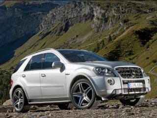 обои Mercedes-Benz in mountains фото