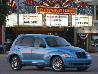 обои Chrysler PT Cruiser на фоне кинотеатра фото