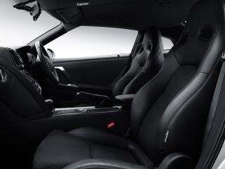 обои Nissan GT R вид изнутри машины под другим углом к камере фото