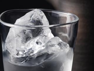обои Прозрачный коктейль со льдом фото