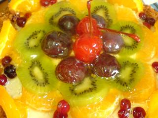 обои Торт с ягодами и фруктами фото