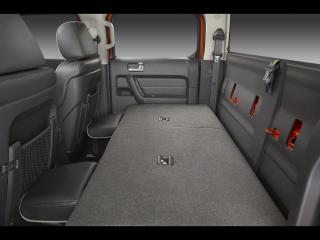 обои Hummer H3T Alpha Rear Seat Features Fold Flat Capability for Additional Storage фото