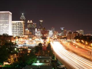 обои Светлая магистраль ночного города фото