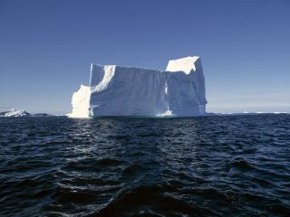 обои Огромный кусок айсберга фото