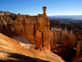 обои Ущелье в пустынных горах фото