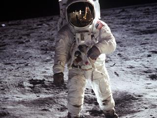 обои Men On The Moon фото