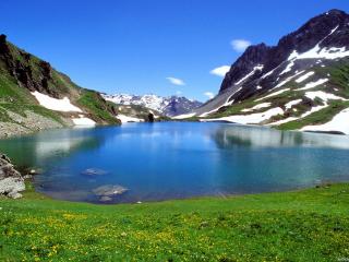 обои Красивый пейзаж - озеро в горах фото