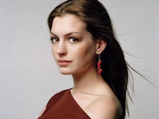 обои Anne Hathaway в красном платье фото