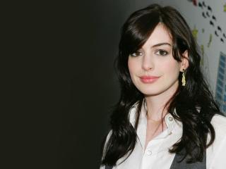 обои Anne Hathaway в белой рубашки фото