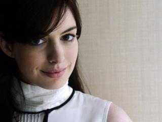 обои Anne Hathaway с веревкой на шее фото