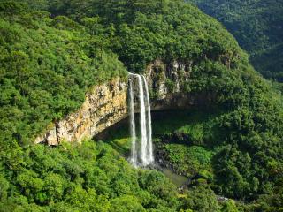 обои Водопад в горах тропического острова фото