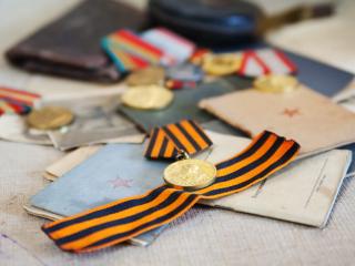 обои Военные награды и удостоверения фото