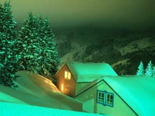 обои Деревянные домики в заснеженных горах фото