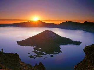 обои Sunrise Over Crater Lake and Wizard Island,   Crater Lake National Park,   Oregon фото