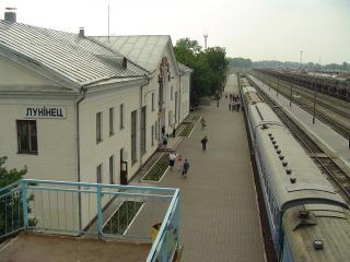 обои Поезд на вокзале фото