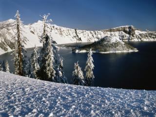 обои Wizard Island and Crater Lake in Winter,   Crater Lake National Park,   Oregon фото