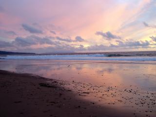 обои Нежно-розовый закат над пляжем фото