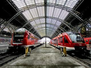 обои Поезда на станции фото