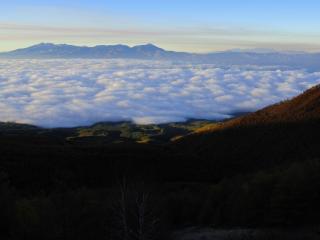 обои Перина из облаков высоко в горах фото