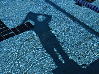 обои Тень в бассейне фото