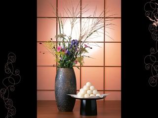 обои Японская ваза с цветами и сладкое безе фото