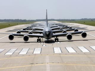 обои Американские транспортные самолёты на впп фото