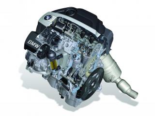 обои 2011 BMW 1-Series ренген мотор фото