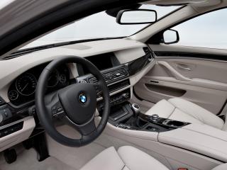 обои 2011 BMW 5 Series Touring руль фото