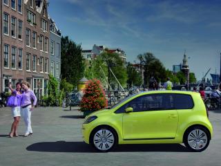 обои 2010 Volkswagen E-Up Concept боком девушки фото