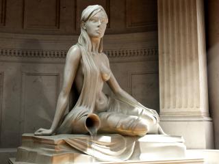 обои Скульптура девушка с кувшином фото