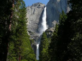 обои Красивый водопад с высокой горы фото