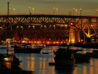 обои Городской порт в свечении фонарей фото