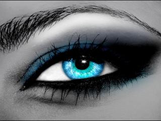 обои Макияж глаза - Голубые тени, черный карандаш, блестки фото