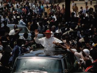 обои Жители ЮАР встречают Папу Римского фото
