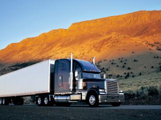 обои Freightliner  грузовик на горной дороге фото