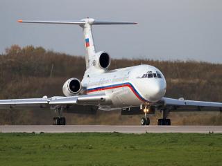 обои Ту-154 - вид спереди фото