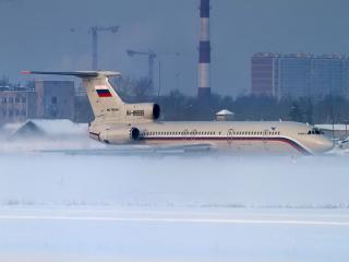 обои для рабочего стола: Ту-154 попал в снежную бурю