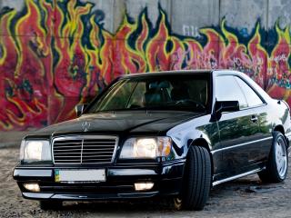 обои Черный  Mercedes benz у стены с граффити фото