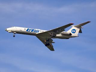 обои Белый пассажирский самолет в мирном небе фото