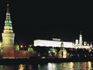 обои Кремлевские башни у ночной реки фото