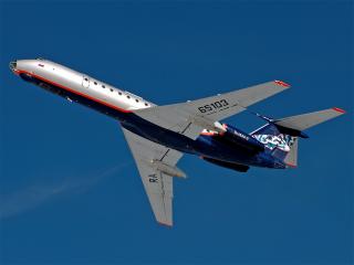 обои Серебристо-синий самолет Ту-134 в небе фото
