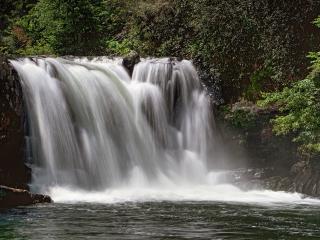 обои Сильный водопад на реке фото