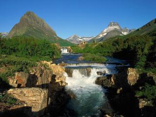 обои Водопад на бурной горной реке фото