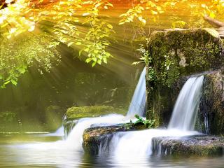 обои Водопад освещаемый закатным солнцем фото