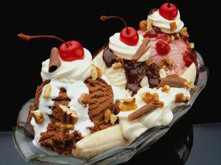 обои Десерт мороженое,   ванильно- клубничное,   шоколадное,   вишня,   банан, фото