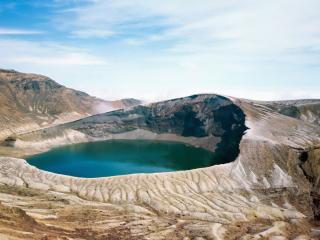 обои Вулканическое теплое озеро фото