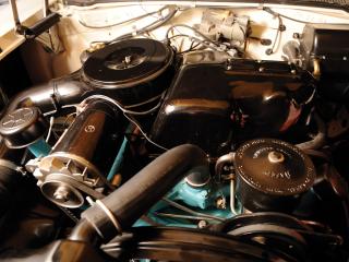 обои Pontiac Bonneville Convertible мотор фото